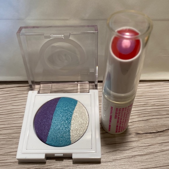 Mary Kay at play eyeshadow & tinted balm set - Picture 1 of 5